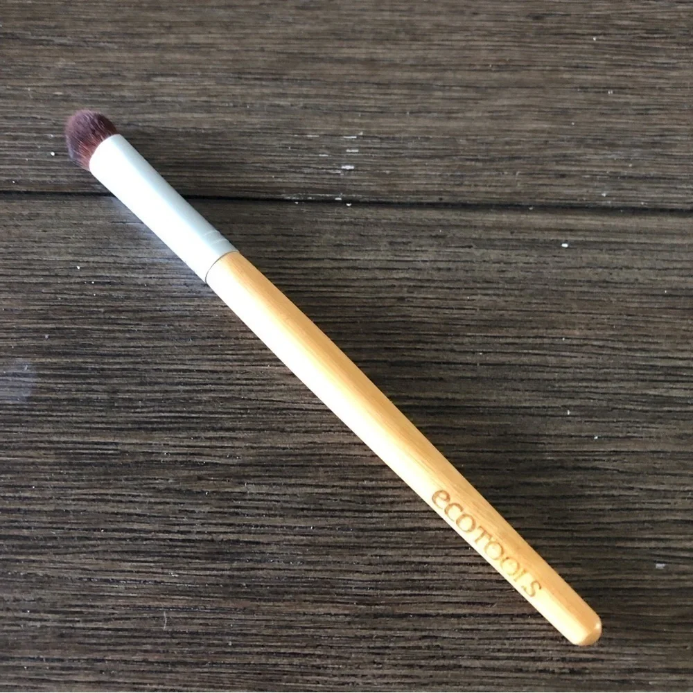 Eco Tools By: Alicia Silverstone Make-up Brush: Eyeshadow Brush